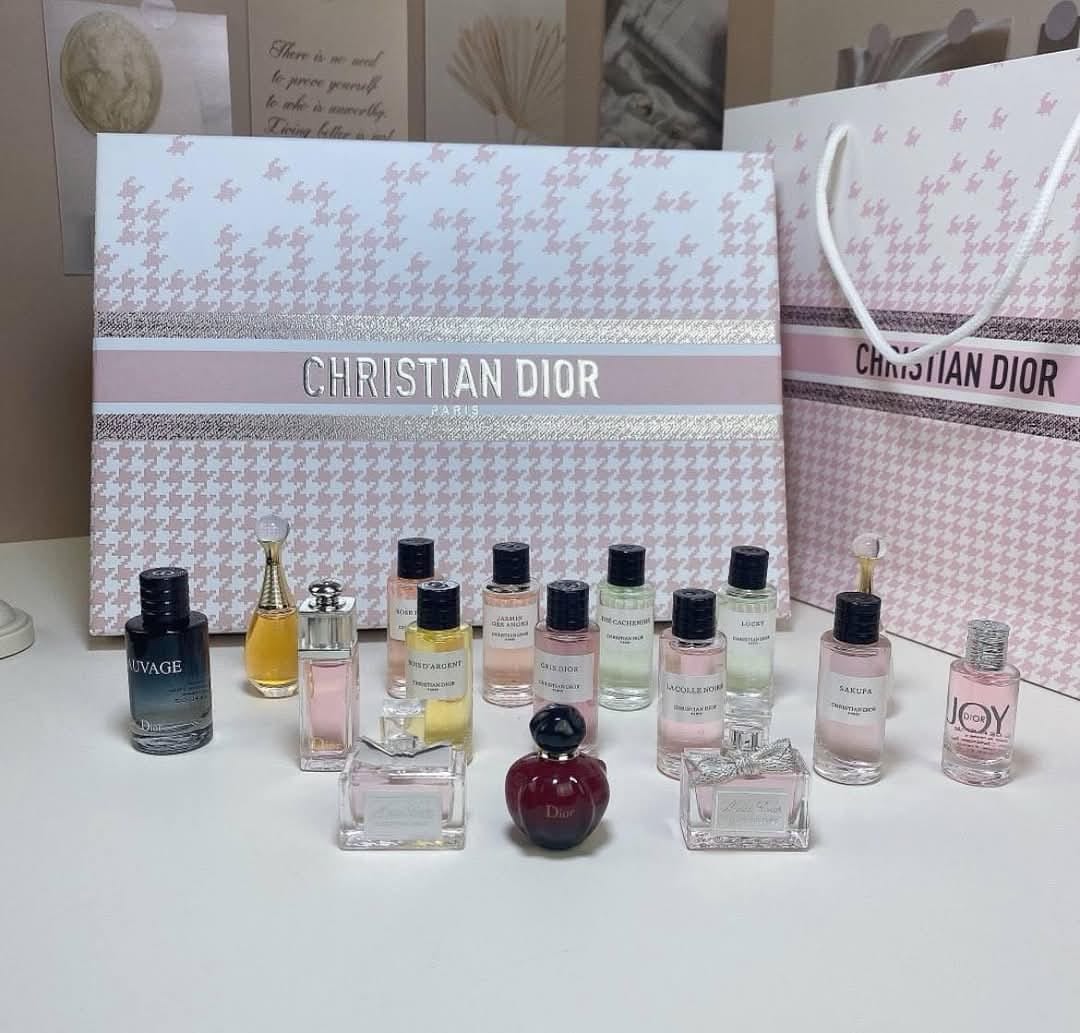 Cofre con 16 mini perfumes Dior