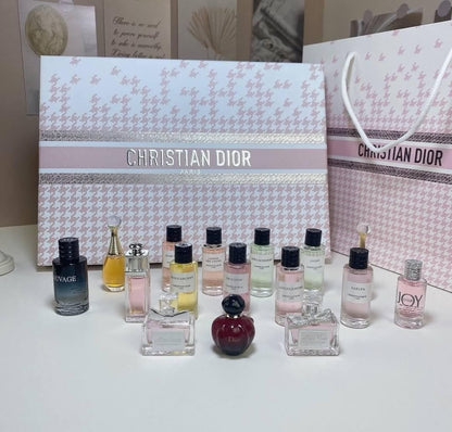 Cofre con 16 mini perfumes Dior