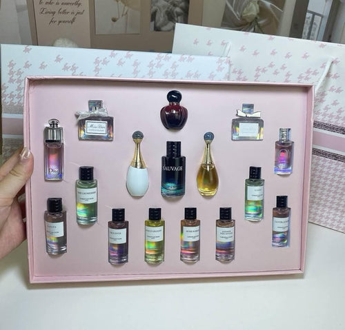 Cofre con 16 mini perfumes Dior